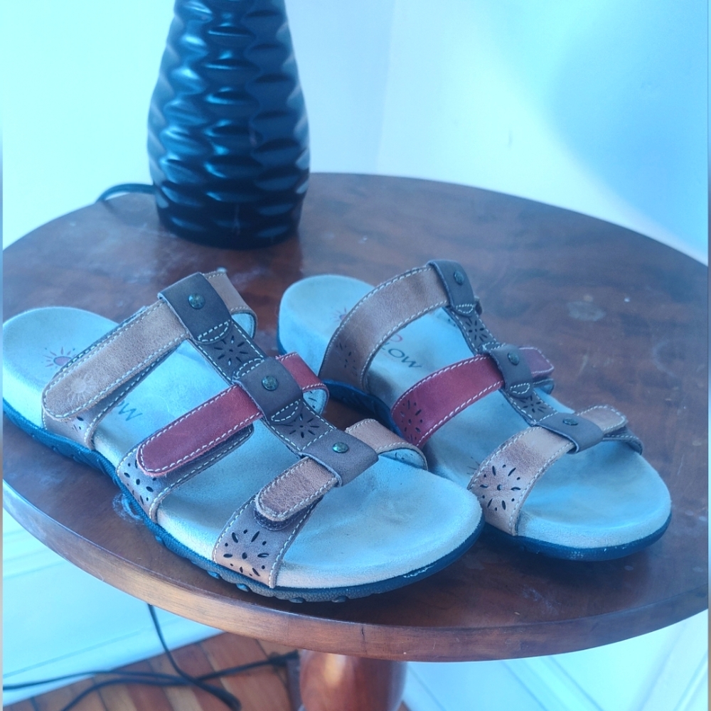 Red Willow by Taos footwear keepsake color block sansal